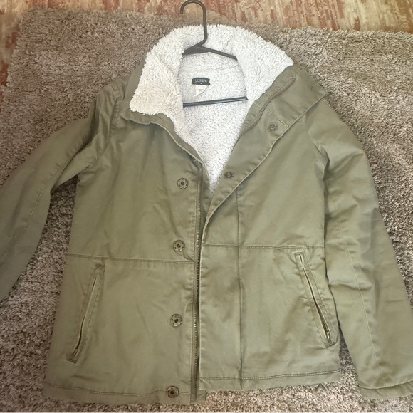 J.Crew khaki/olive green Twill
Jacket with sherpa lining. Size 4
Model 46594 - Picture 2 of 9